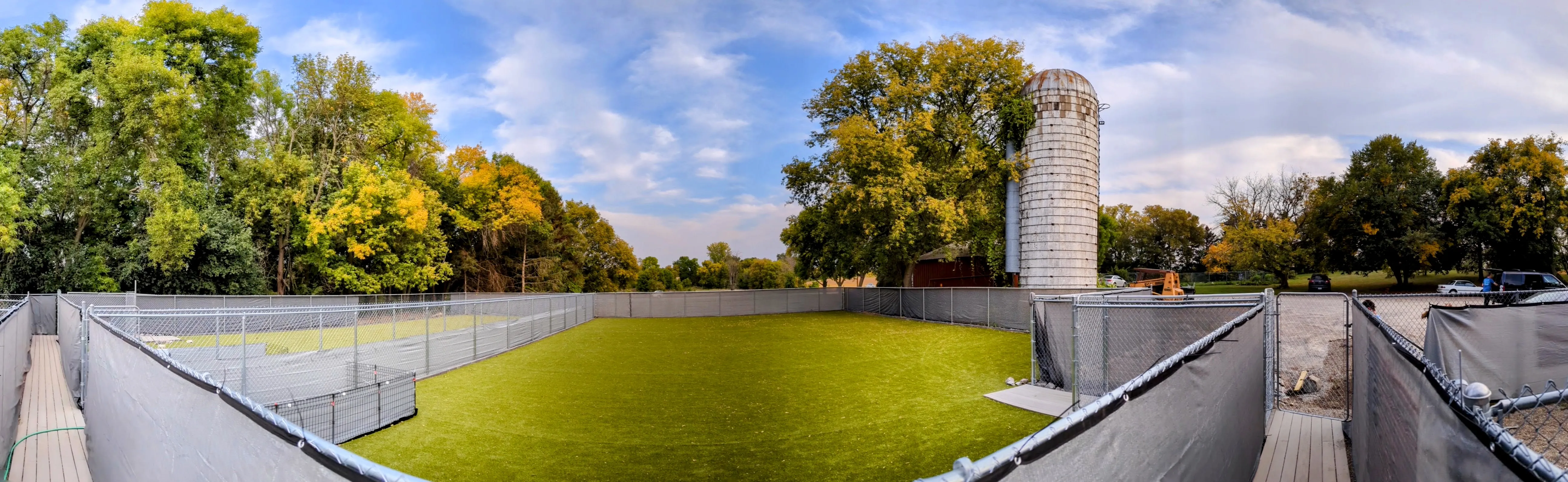 Outdoor turf play yard at Ruffin Inn in Buffalo, MN